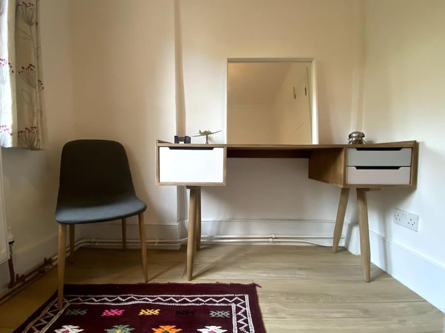 Spacious 2 Bedroom In Maida Vale Apartamento