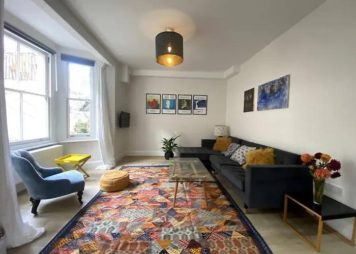 Spacious 2 Bedroom Apartment In Maida Vale